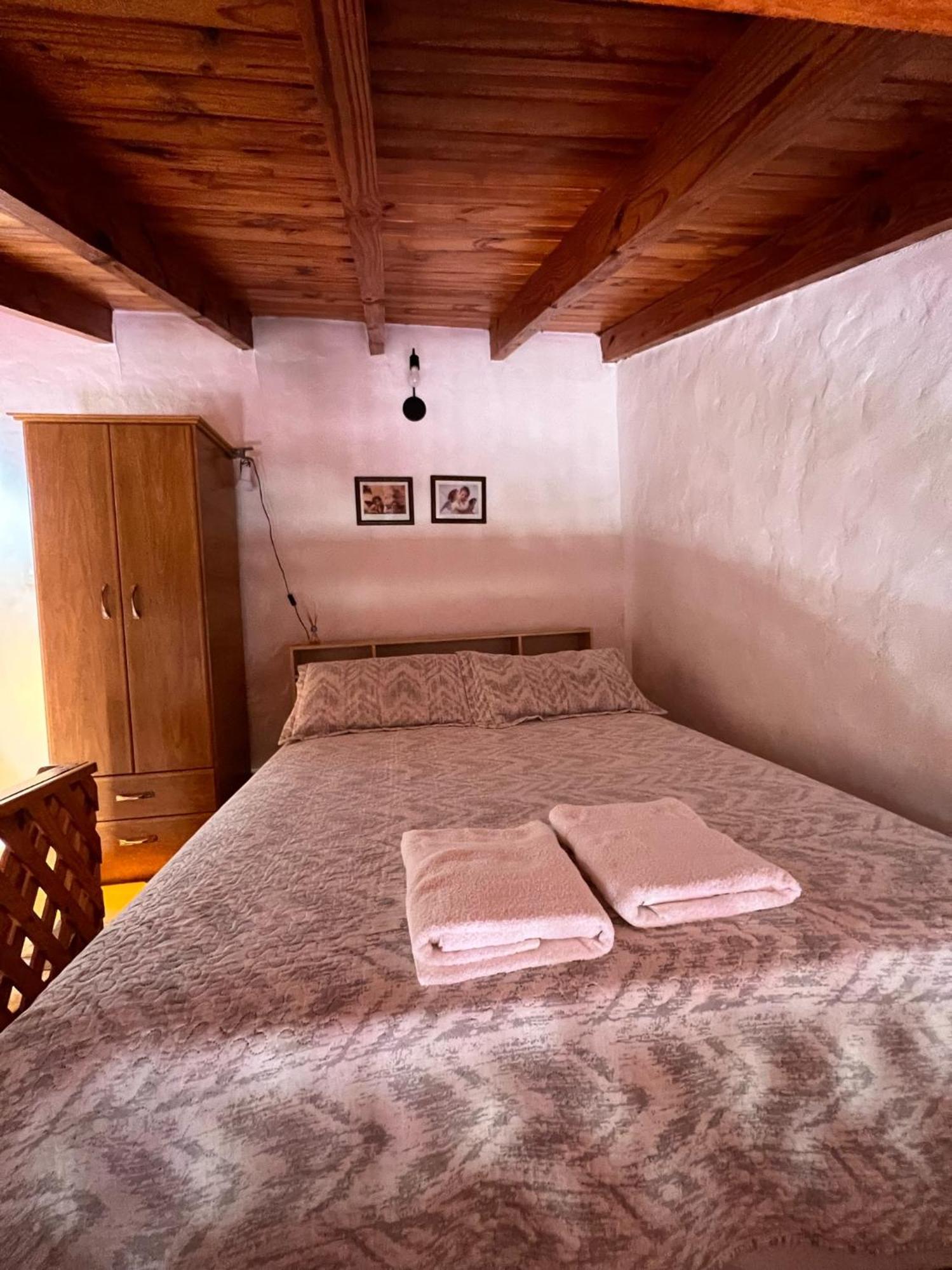 Hosteria Isabel Departamentos Y Habitaciones Con Bano Privado Las Grutas Quarto foto