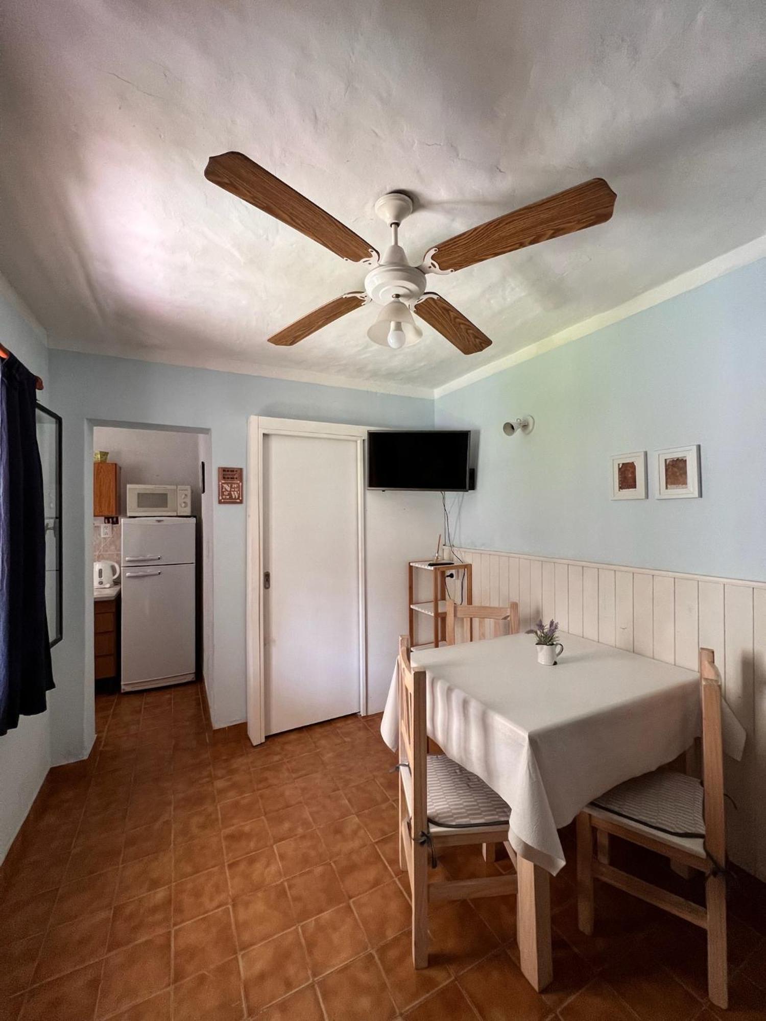 Hosteria Isabel Departamentos Y Habitaciones Con Bano Privado Las Grutas Quarto foto